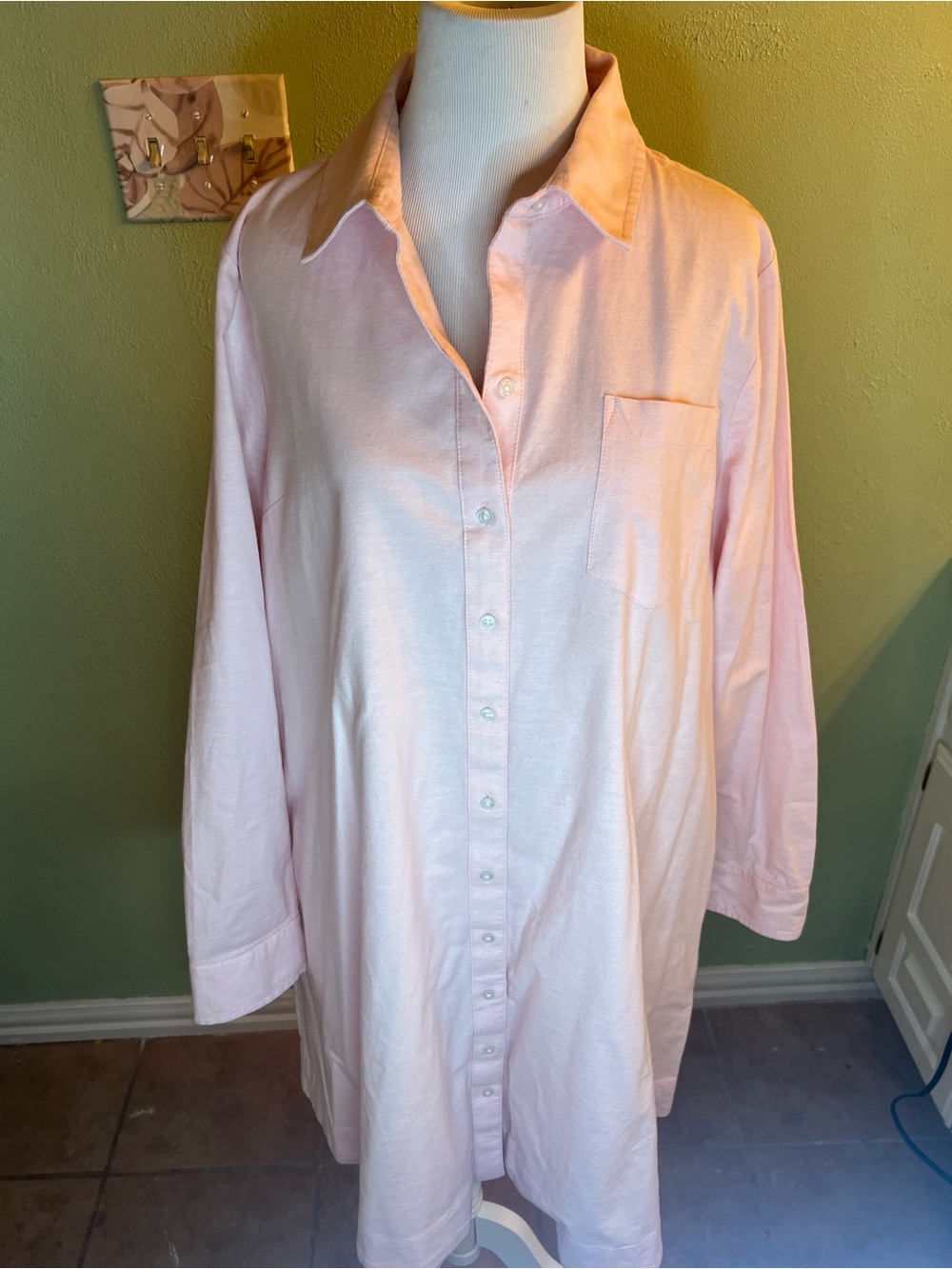 crown & ivy Light Pink Long Sleeve Button-Down Shirt Dress